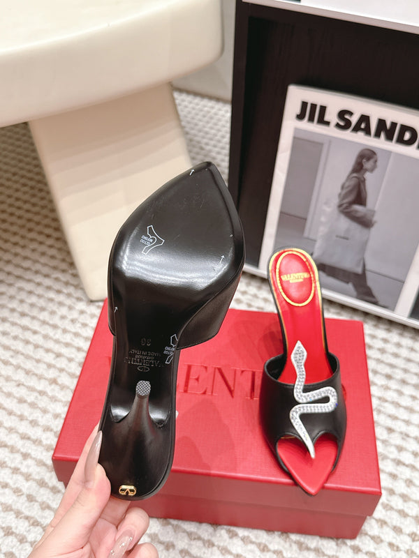 VL 26 Pointed Toe Rhinestone Buckle Sandals 10cm Black in Cowhide 813049