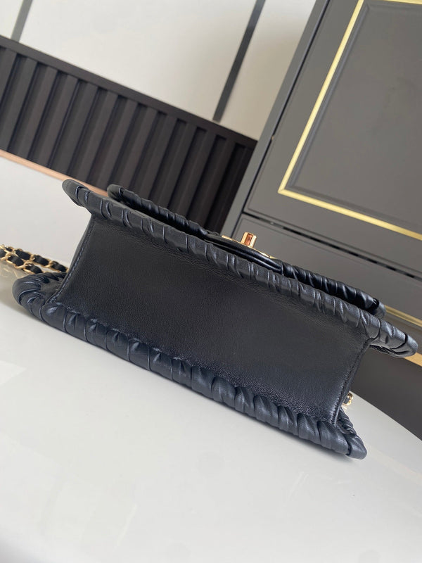 CC Flap Bag 22cm Black Lambskin
