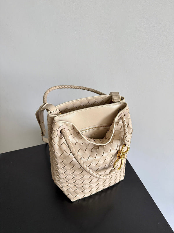 BV Andiamo Small Bucket Bag Light Begie 30cm Lambskin 855759