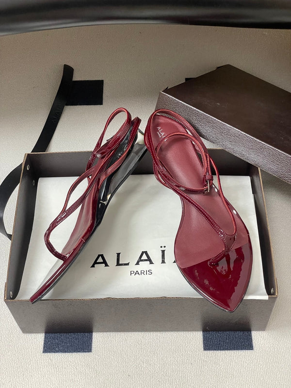 Alaia Thong Sandals Burgundy 3cm Patent Leather 835290