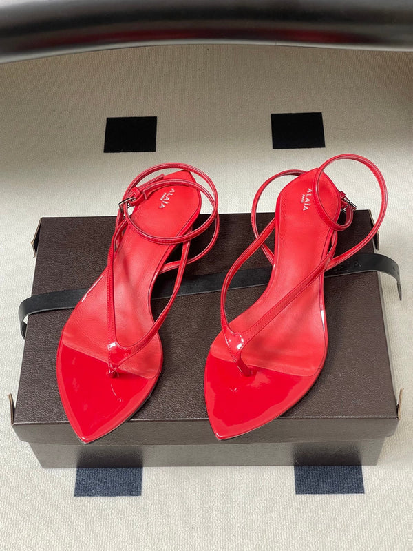 Alaia Thong Sandals Red 3cm Patent Leather 835288