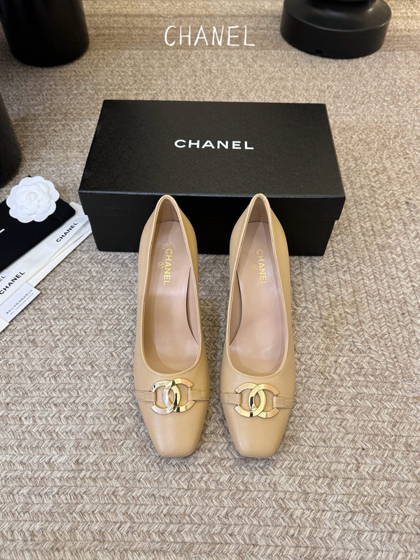 CC 26ss Logo Square-Toe Pumps Beige Lambskin 835689