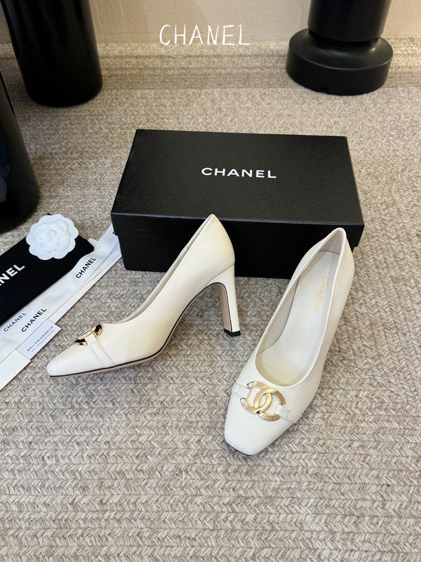 CC 26ss Logo Square-Toe Pumps White Lambskin 835685