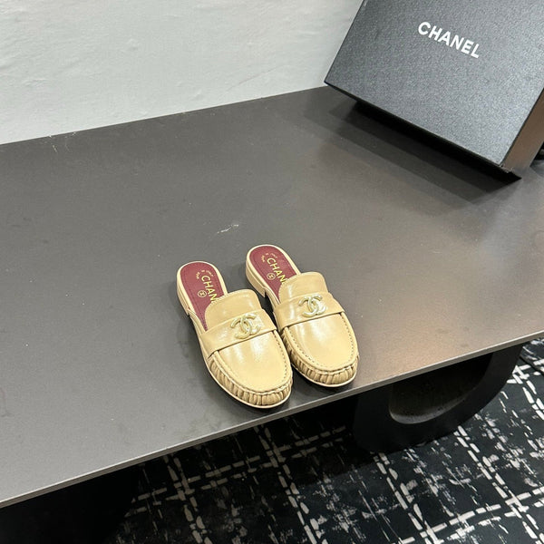 CC 2026 Double C Logo Loafers Begie Leather Sheepskin 832503