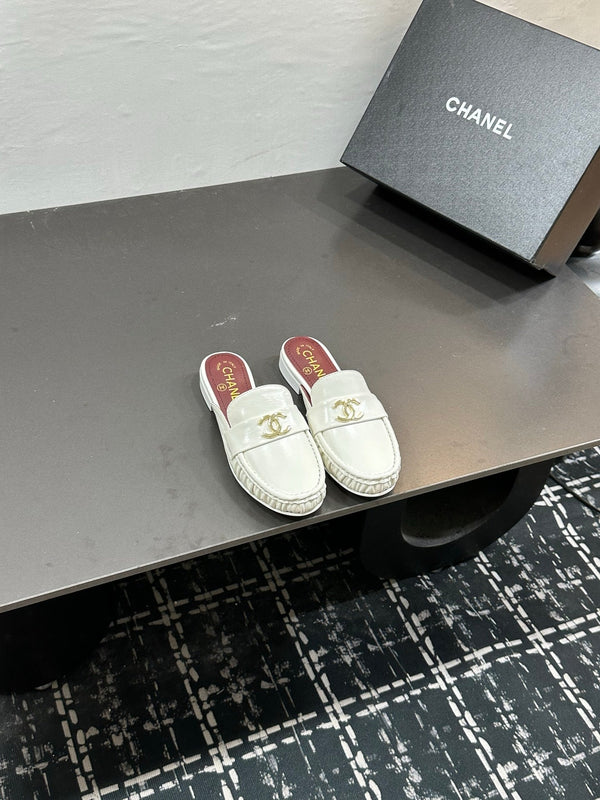 CC 2026 Double C Logo Loafers White Leather Sheepskin 832502