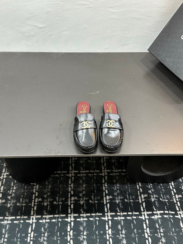 CC 2026 Double C Logo Loafers Black Leather Sheepskin 832501