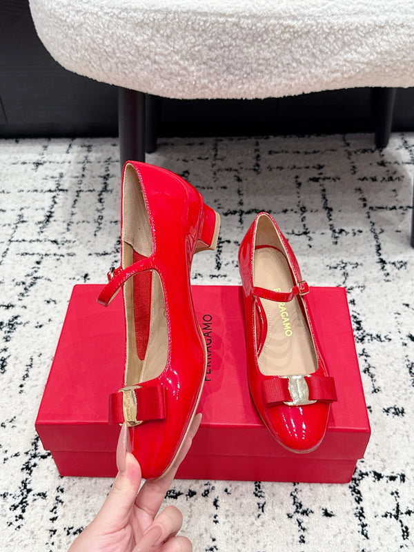 FG Vara Bow Round Toe Mary Jane Pumps 3.5cm Red Patent Leather 458404