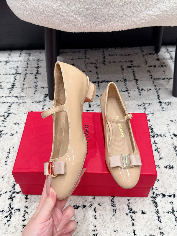 FG Vara Bow Round Toe Mary Jane Pumps 3.5cm Beige Patent Leather 458401