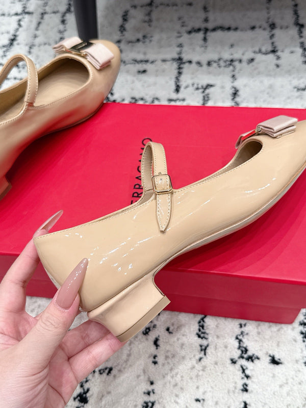 FG Vara Bow Round Toe Mary Jane Pumps 3.5cm Beige Patent Leather 458401