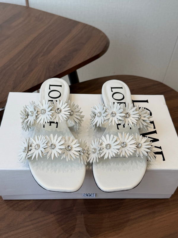 Loew Paula's Ibiza Petal Flower Flat Sandals White Leather889895