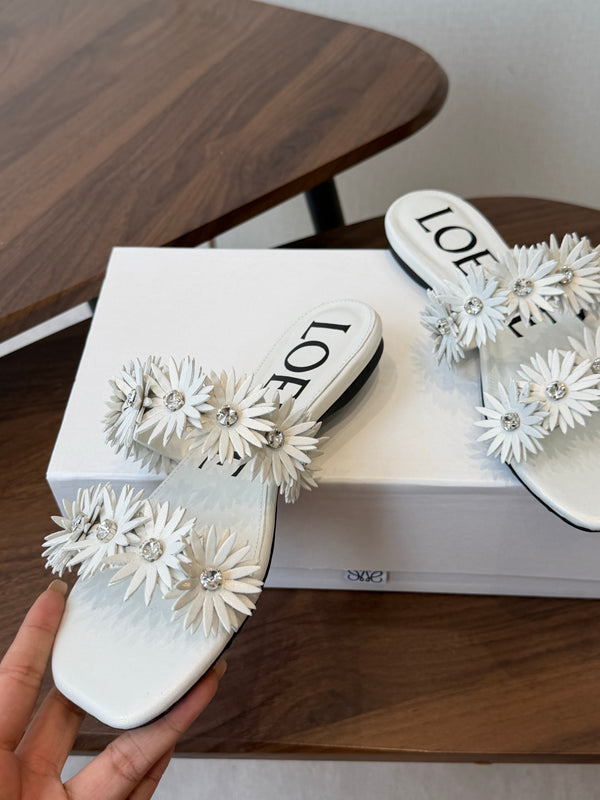 Loew Paula's Ibiza Petal Flower Flat Sandals White Leather889895