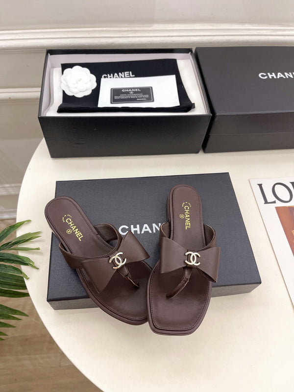 CC Bow Thong Flat Sandals Brown Leather 891772
