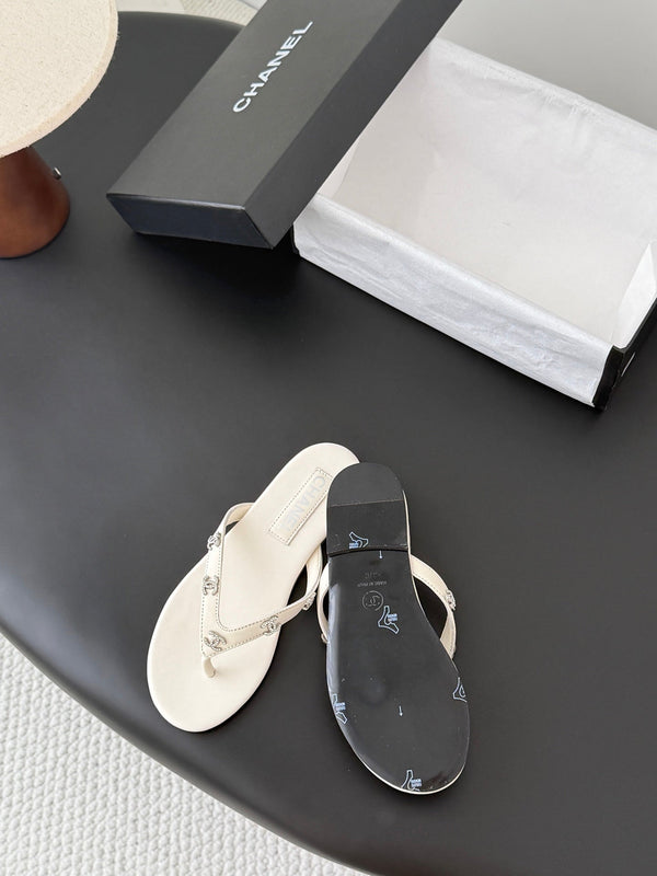 CC Crystal Logo Thong Sandals White Leather 915113