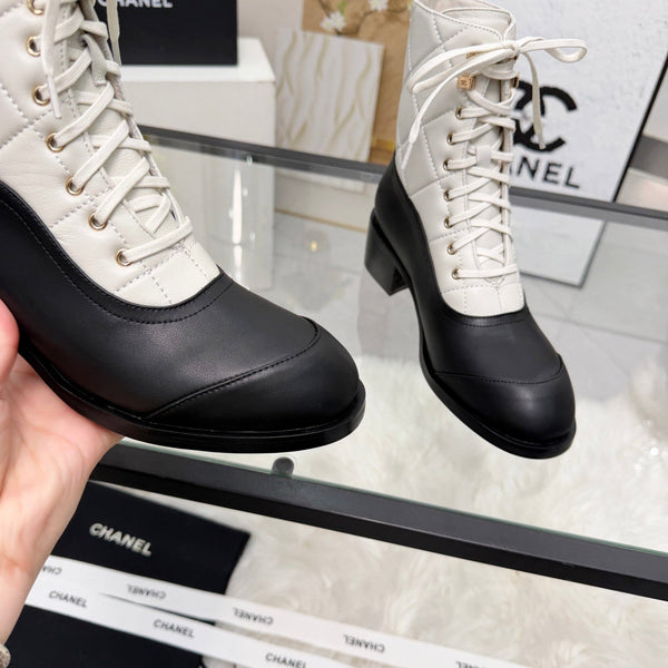 CC Lace-Up Ankle Boots 5CM White Black Quilted Leather 958901