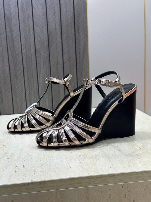 HM Wedge Sandals 10.5CM Taupe Metallic Leather 959358