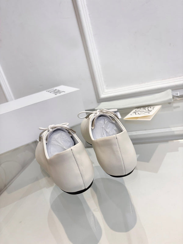 LW Pebble Lace-Up Shoes White Nappa Sheepskin 984750