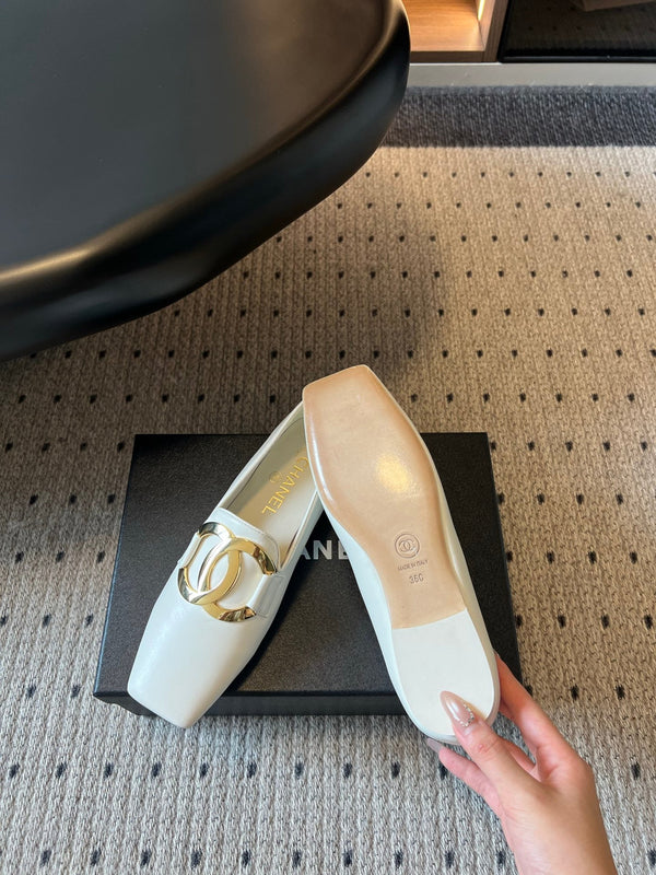 CC Logo Loafers White Leather 984401