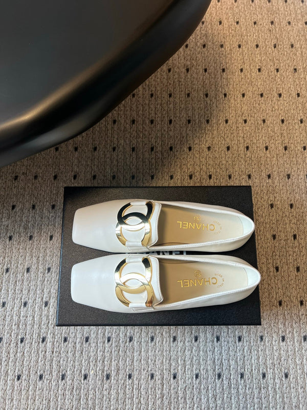 CC Logo Loafers White Leather 984401