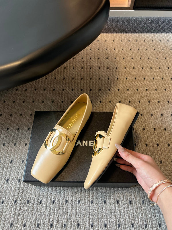 CC Logo Loafers Beige Leather 984400