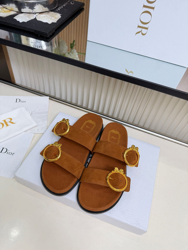 CD Médaillon Buckle Slide Cognac Brown Suede 987055