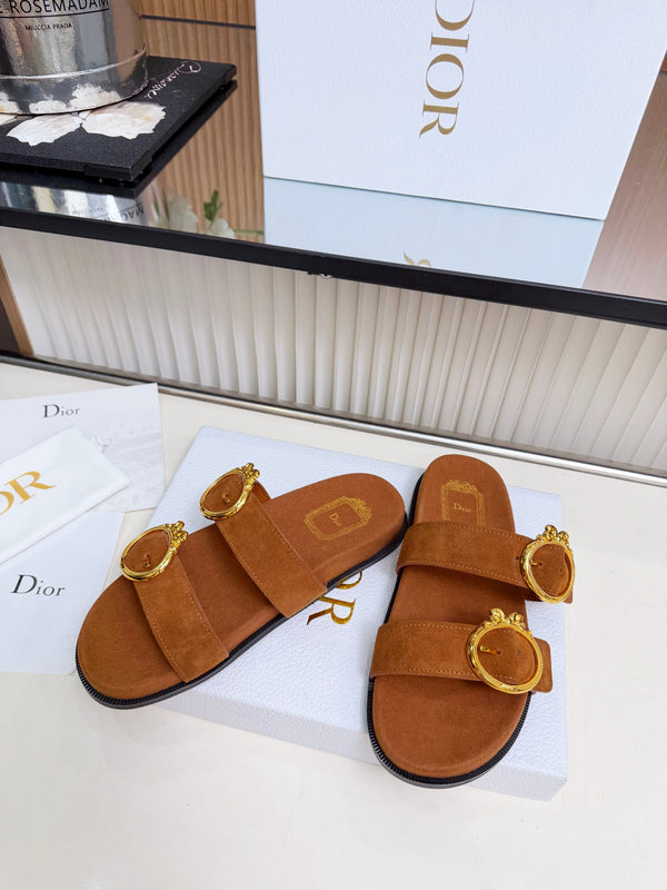 CD Médaillon Buckle Slide Cognac Brown Suede 987055