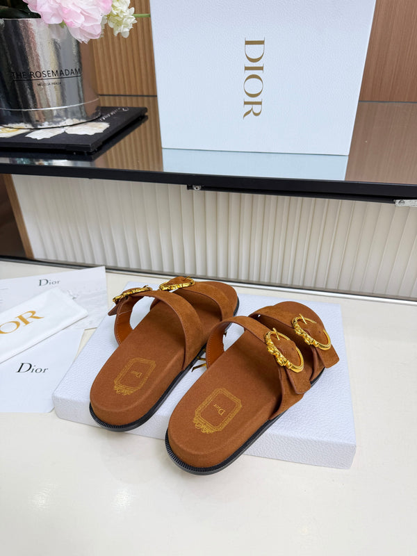 CD Médaillon Buckle Slide Cognac Brown Suede 987055