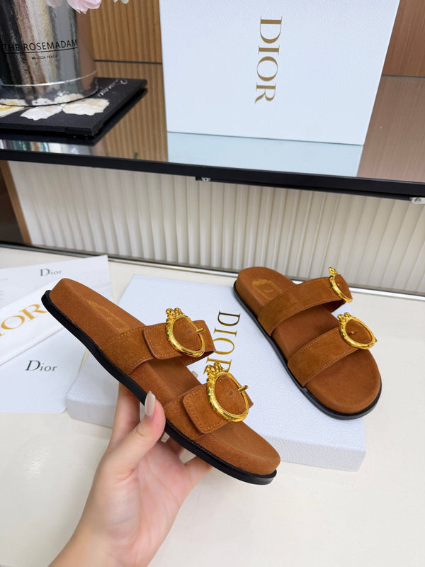 CD Médaillon Buckle Slide Cognac Brown Suede 987055