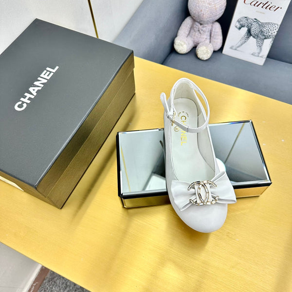 CC 26S Mary Jane Flats Bow Logo Charm White Leather 140314