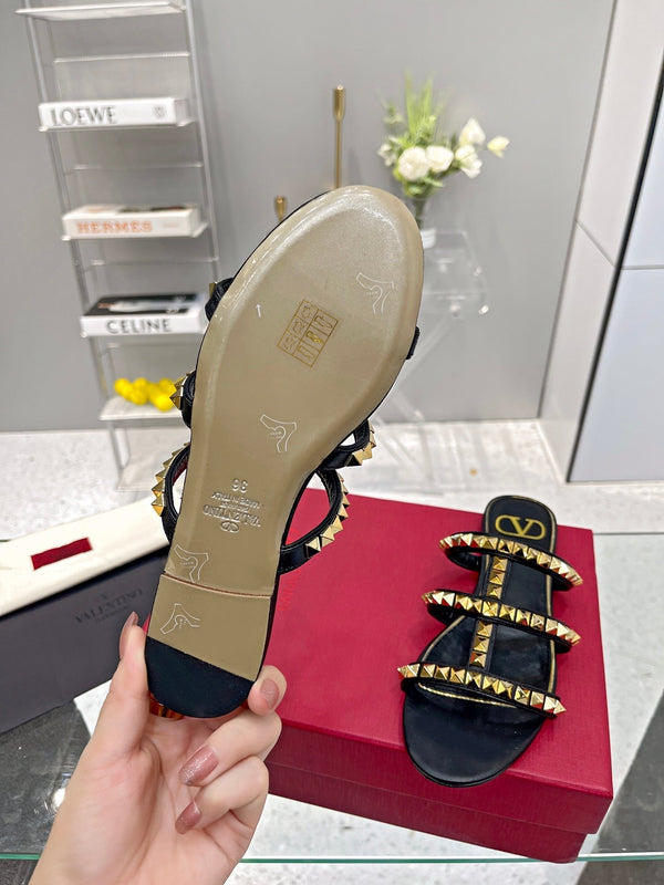 VT 26s Rockstud Flat Sandals Black Sheepskin 714932