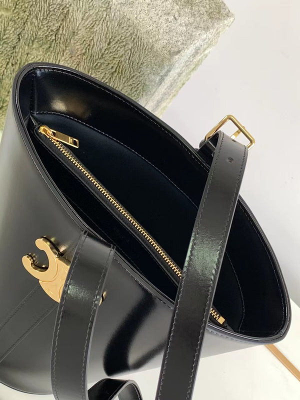 BUCKET TRIOMPHE 25 BLACK CALFSKIN BAG