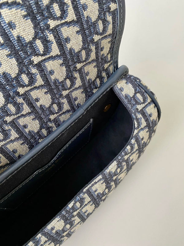 medium cd east west bobby 22cm blue oblique canvas