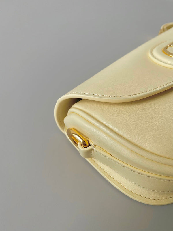 medium cd east west bobby 22cm cream calfskin ghw