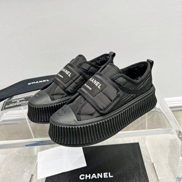 CC Low Sneaker Thick-Soled Black Rain Velvet Fabric