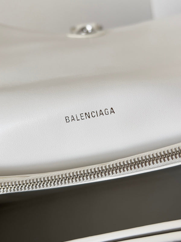 CRUSH CHAINED BAG 32 IN WHITE QUILTED CRUSHED CALFSKIN SILVER HARDWARE
