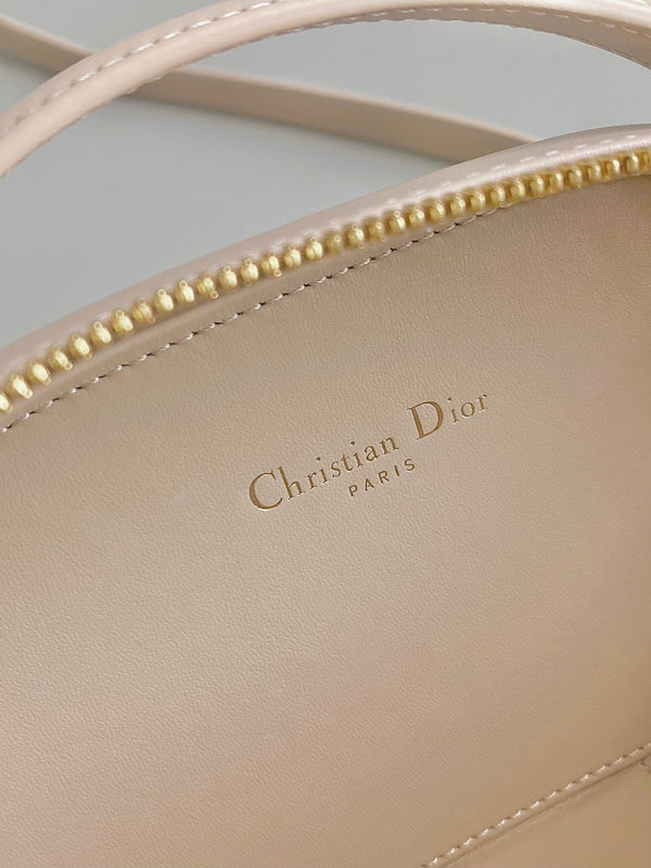 SIGNATURE 18 OVAL BAG IN BEIGE CALFSKIN
