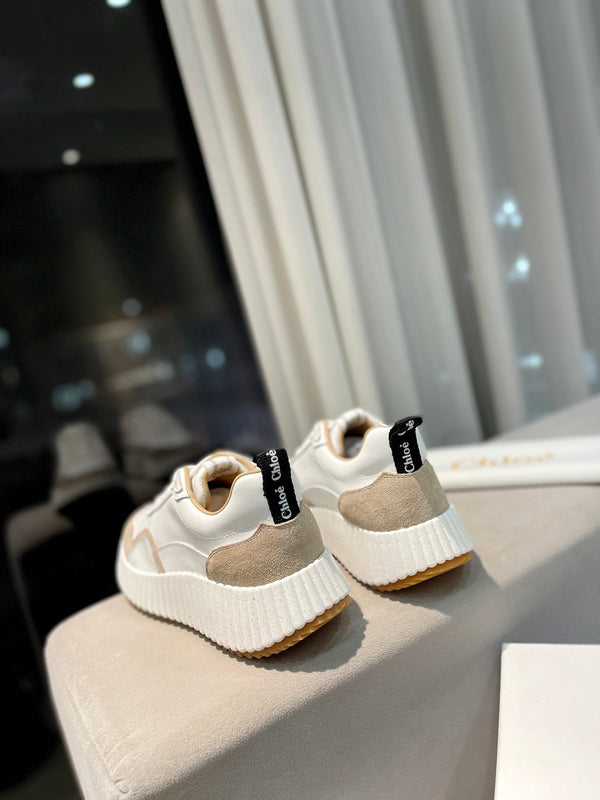 CHLOÉ NAMA SNEAKER IN WHITE LAMBSKIN AND TAN BROWN SUEDE