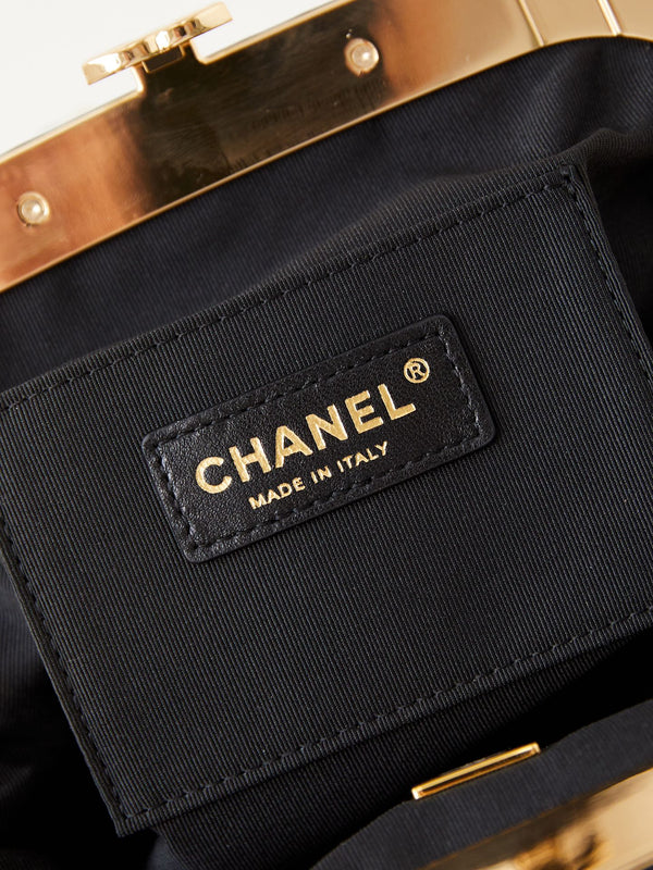 24a clutch 24cm black lambskin gold hardware