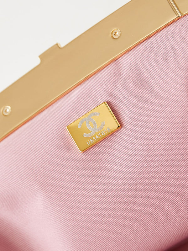 24a clutch 24cm light pink lambskin gold hardware