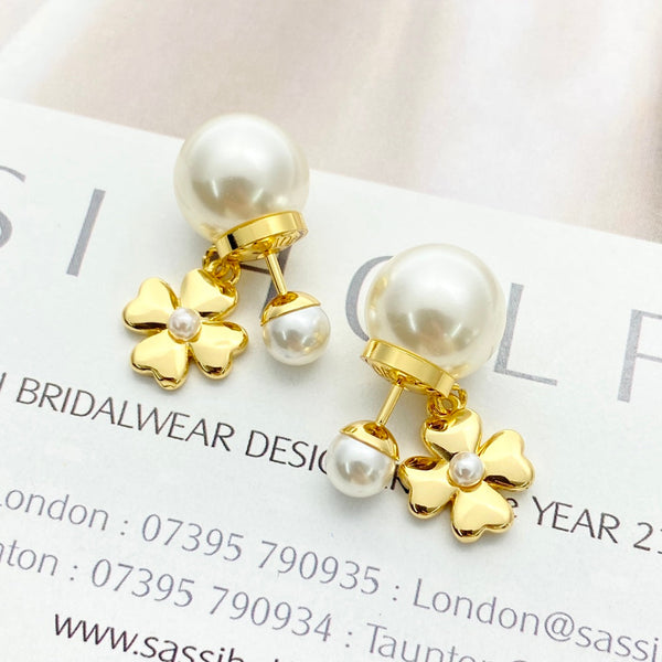 CD 26S Pearl Flower Drop Stud Earrings In Gold Tone Metal 629842