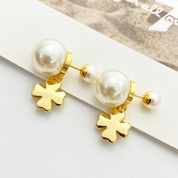CD 26S Pearl Flower Drop Stud Earrings In Gold Tone Metal 629842