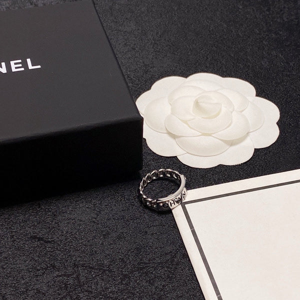 CC RING LETTER DOUBLE C IN SILVER DIAMOND BLACK EMBOSSED LOGO