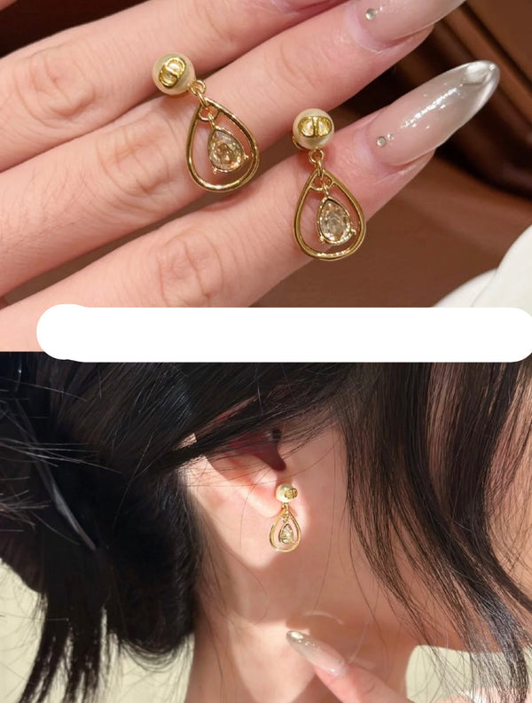 CD 26S Pearl Stud Teardrop Crystal Drop Earrings In Gold Metal 631774