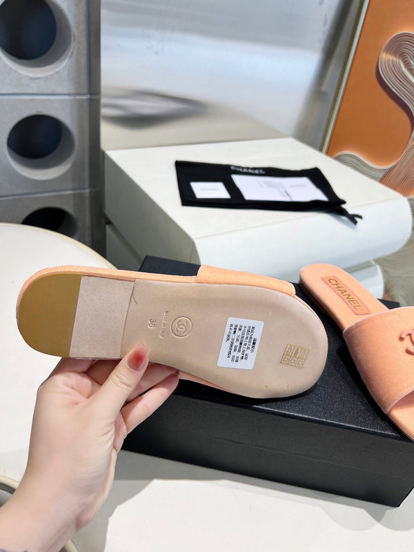 CC 26s Slide Light Pink Velvet 684907