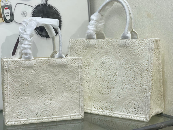 CD Book Tote With Strap Dior Médaillon Embroidery Cream Crochet 164677