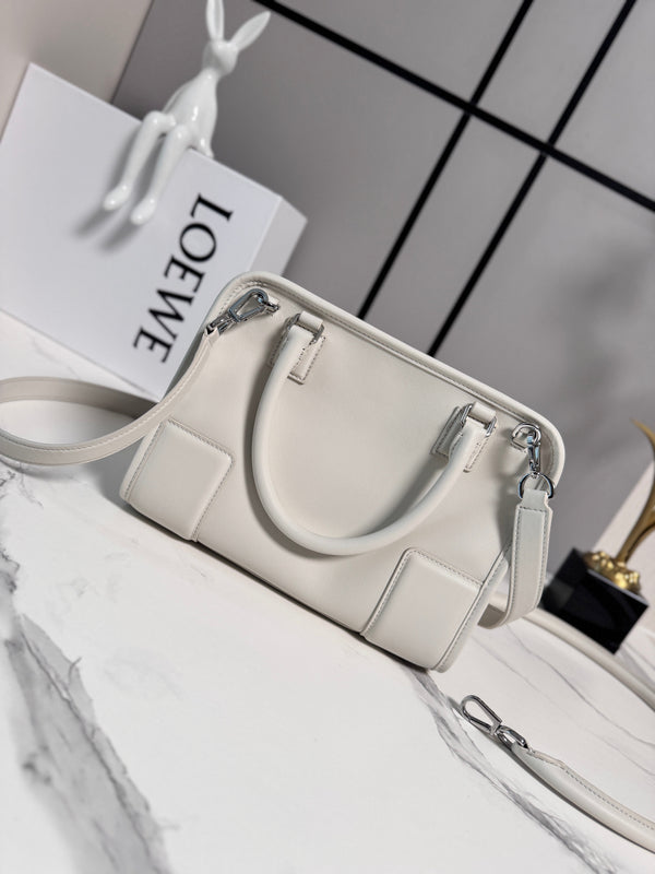 LOEWE Amazona 180 Bag 24.5cm Ivory Soft Calfskin