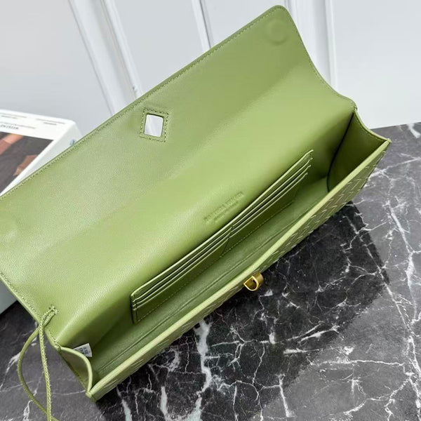 Bottega Veneta 2026 Andiamo Clutch 31cm Green Leather