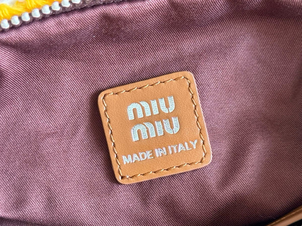 Miu Crochet Pouch Brown White Cream Cotton