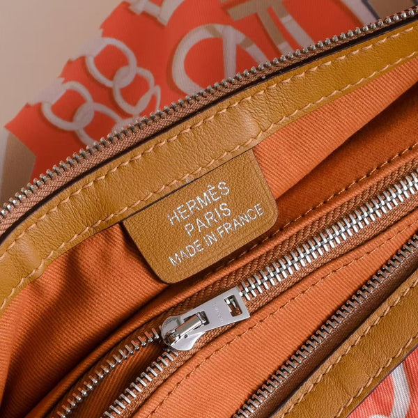 HM Sursoie To Go Pouch 22.5CM Orange Swift Canvas