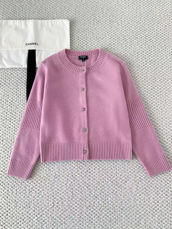 CC Classic Crew Neck Cardigan Cashmere