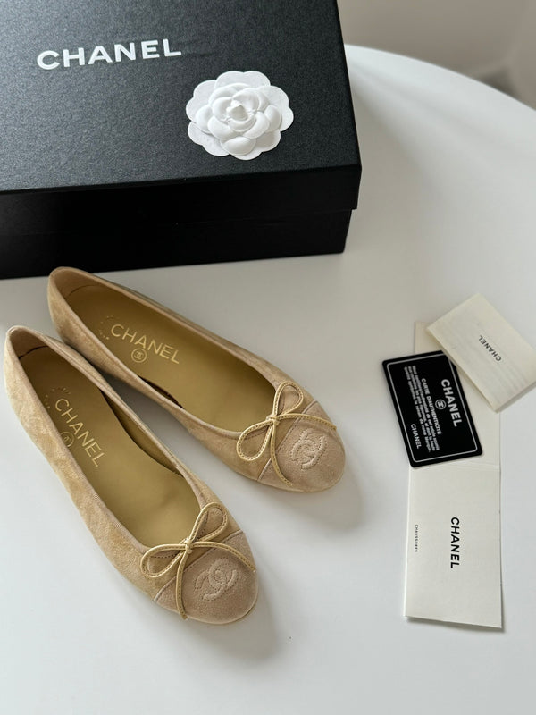CC Ballet Flats Beige in Suede